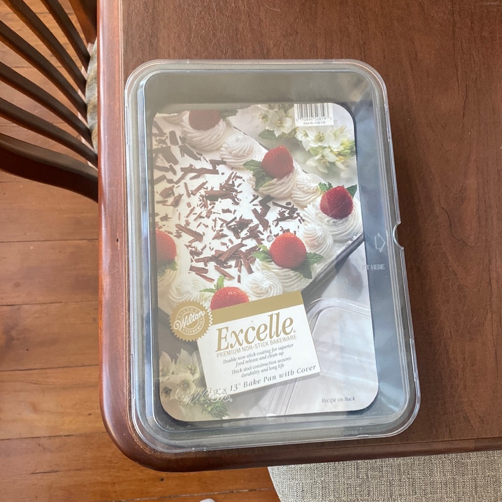 Nonstick Bake Pan with cover